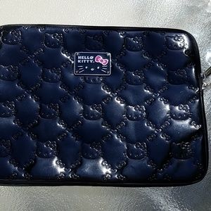 Hello kitty lap top zipper case.